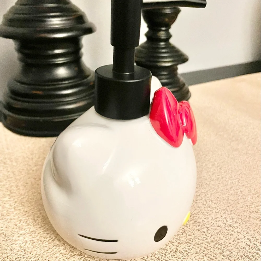 New Sanrio HELLO KITTY Ceramic Soap Dispenser Pump